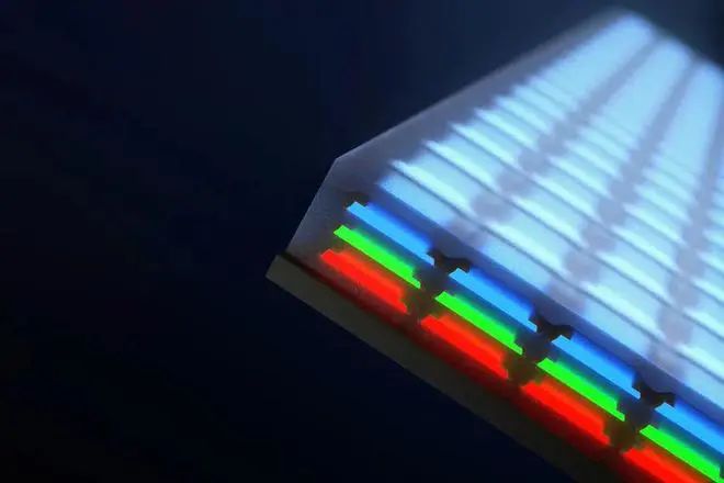 MIT Dual Layer Micro LED with Pixel Density of 5100 PPI