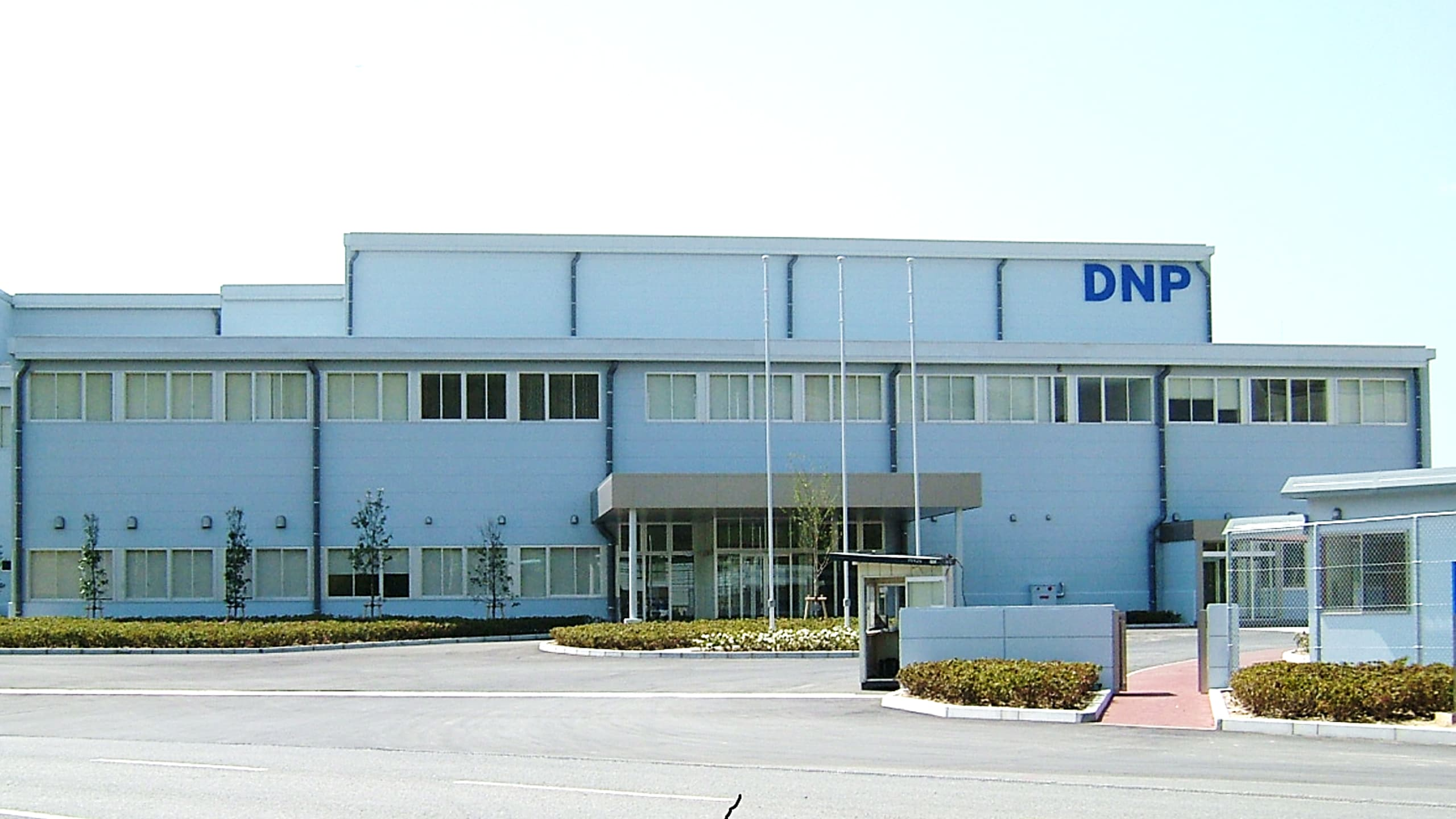 With an investment of 20 billion yen, DNP is expanding OLED FMM production capacity